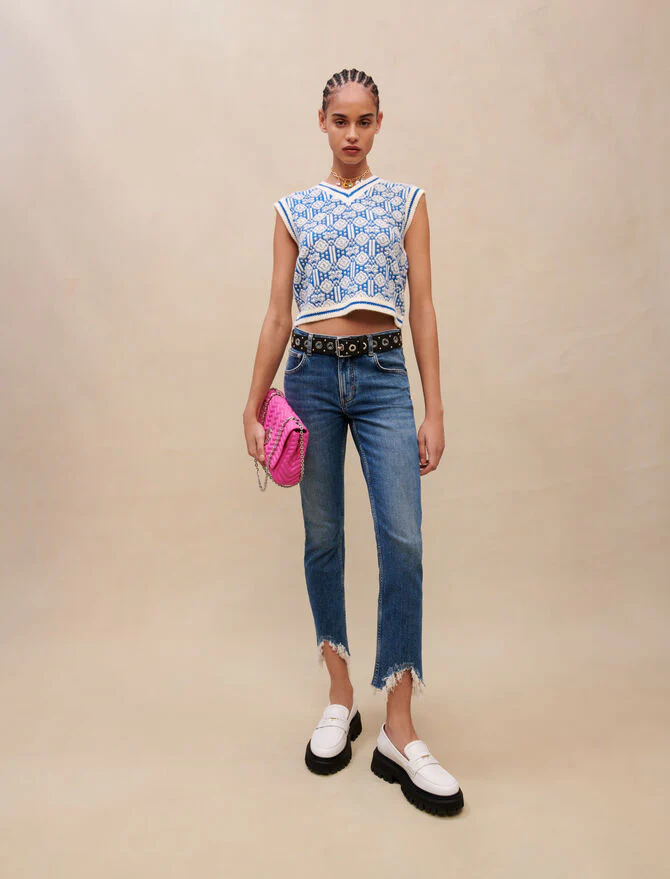 Vaqueros slim con bajo deshilachado