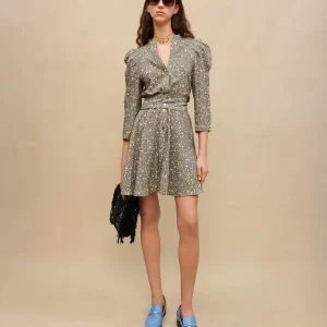 Vestido corto con mangas voluminosas