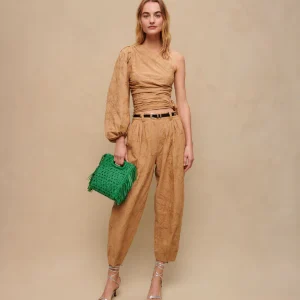 Top asimétrico anudado