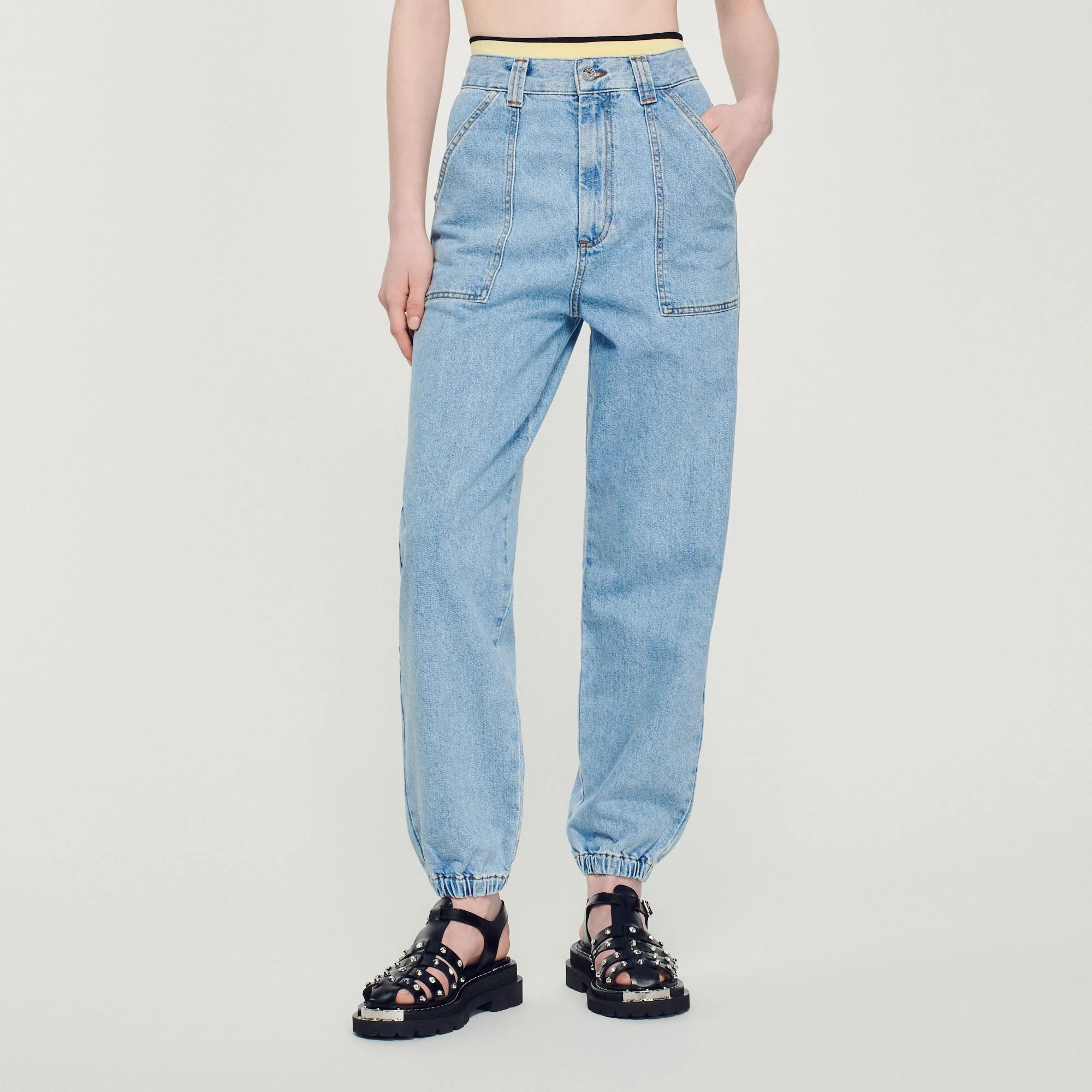 Vaqueros de denim desteñido - Imagen 4