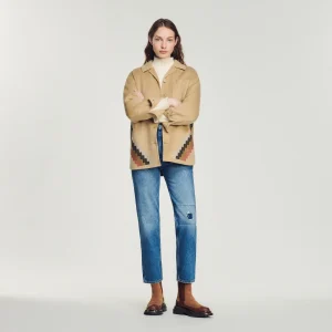 Abrigo de lana con bordados