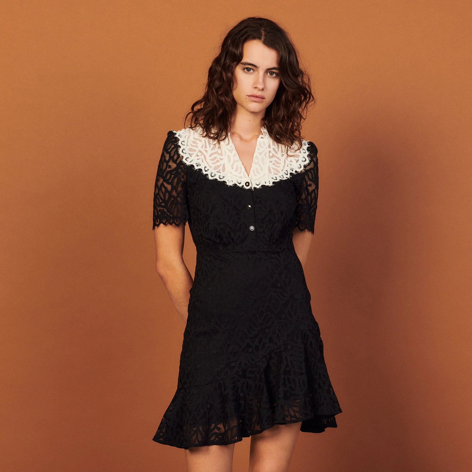 Vestido de encaje bicolor