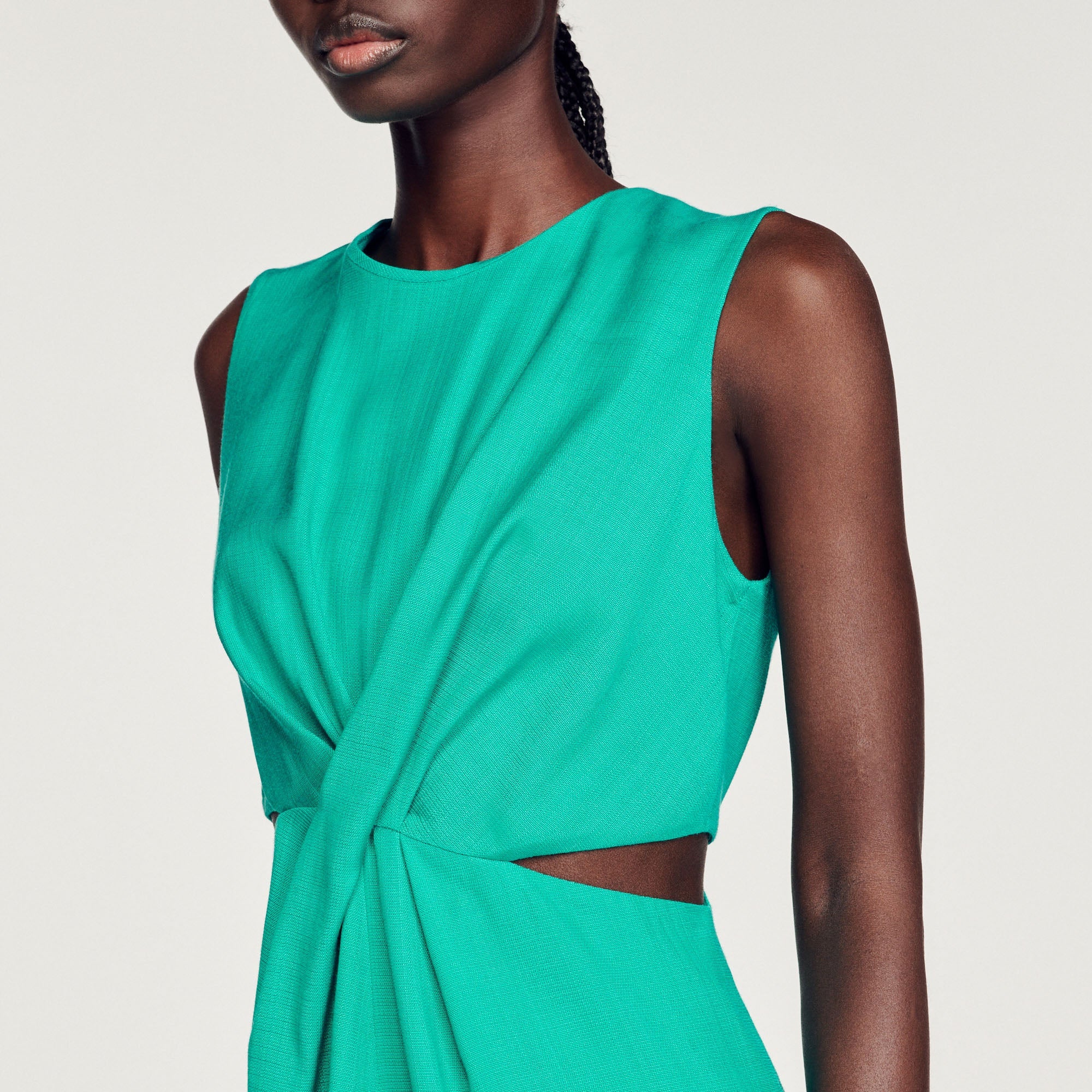 Vestido corto drapeado con aberturas - Imagen 3