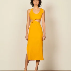 Vestido midi detalles calados laterales