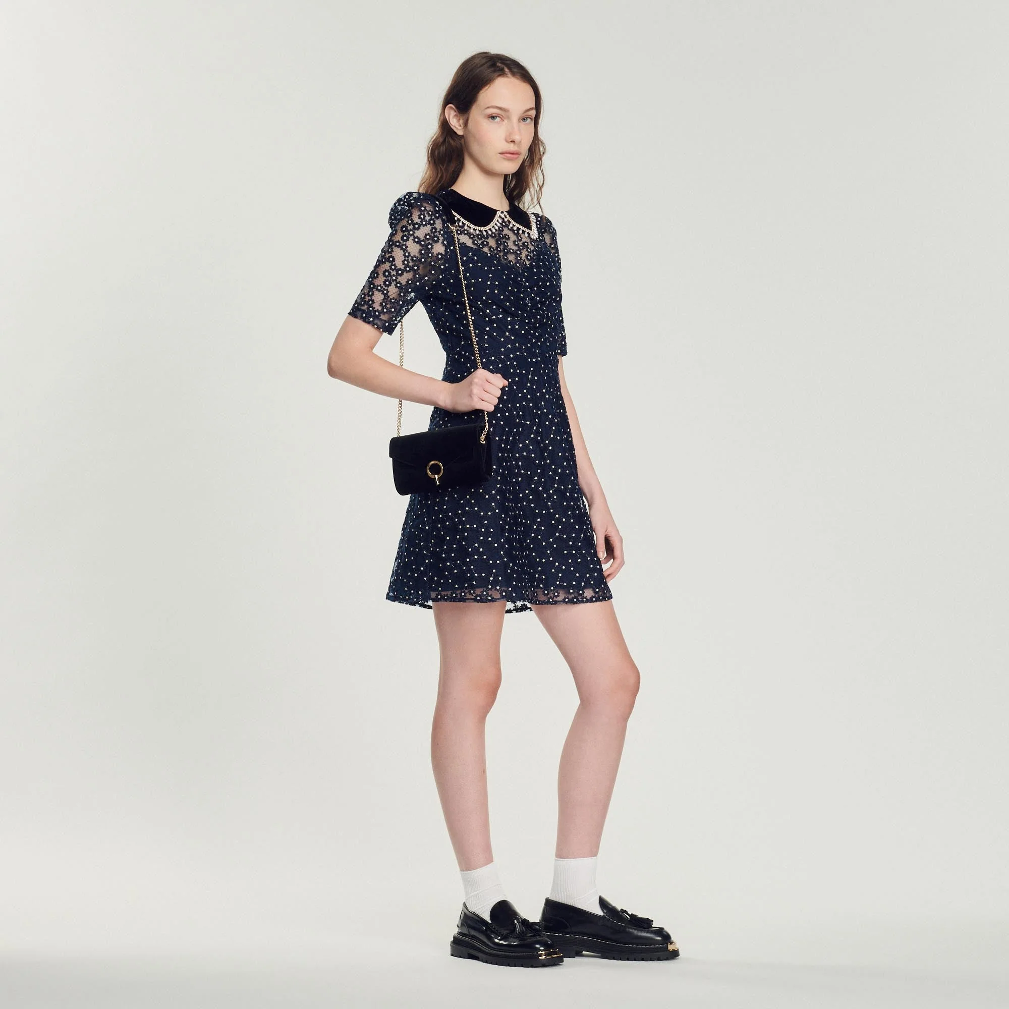 Vestido corto de cuello tipo babero - Imagen 4