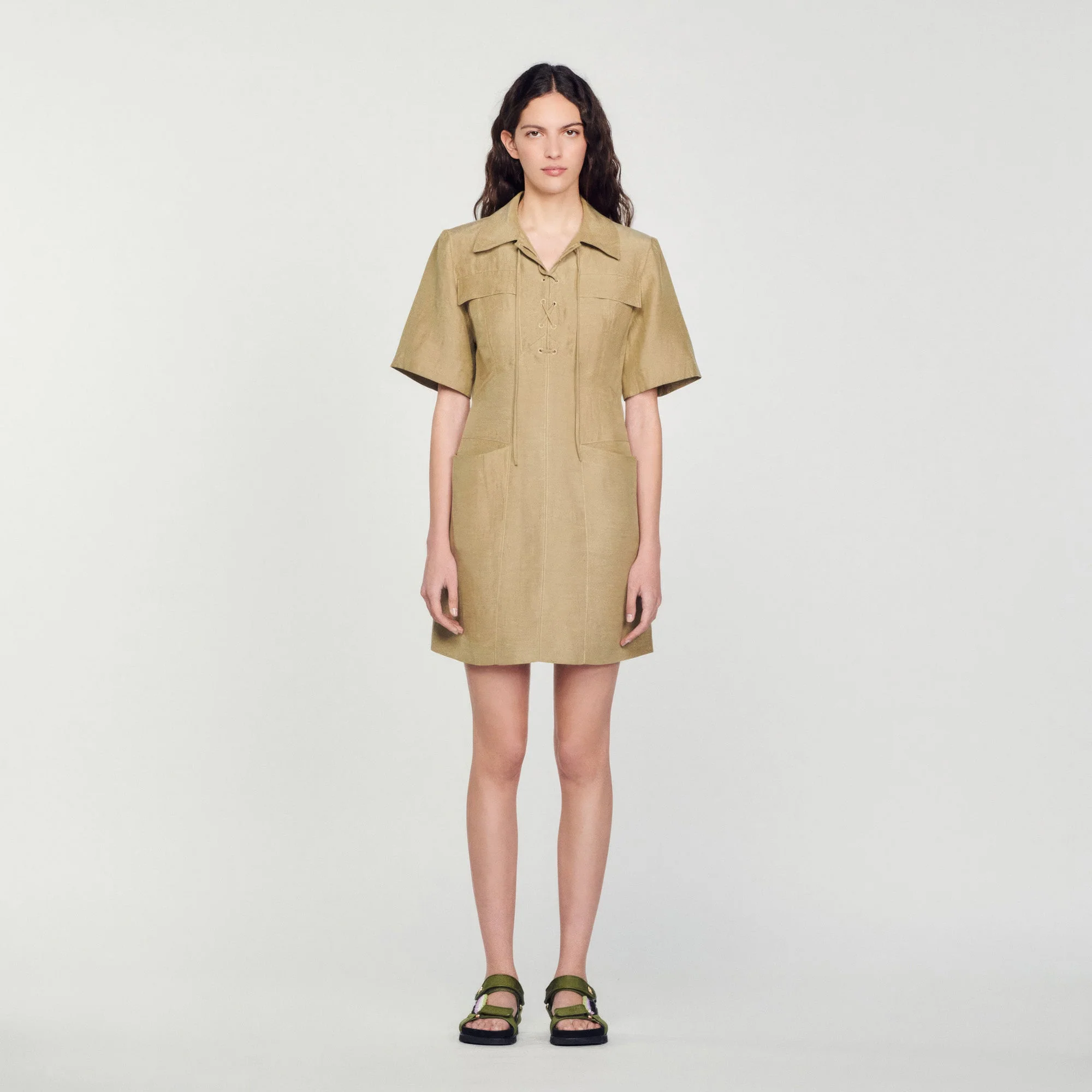 Vestido corto con lazada