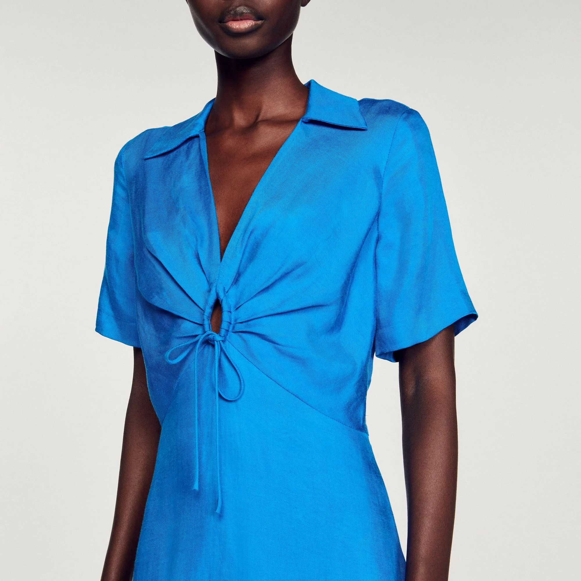 Vestido corto con lazadas - Imagen 3