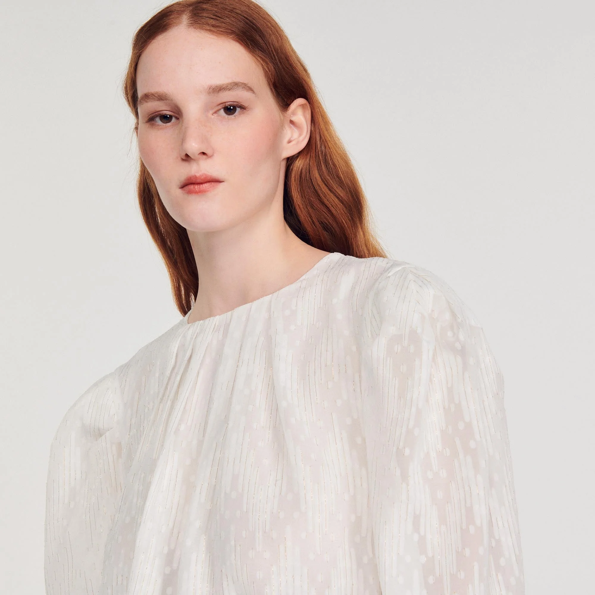 Top corto de manga con volumen - Imagen 3