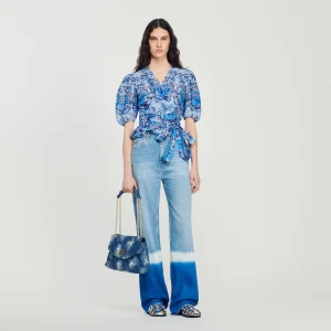 Top corto cruzado estampado