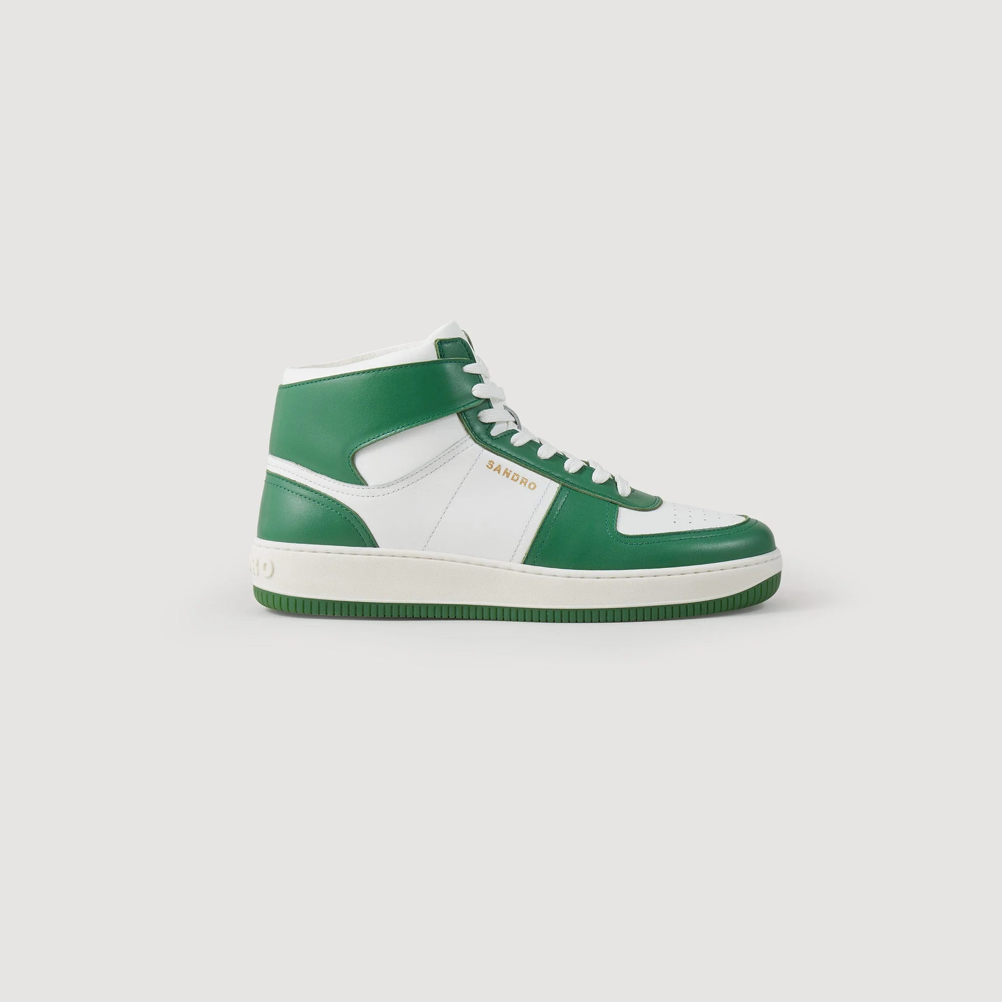 Sneakers altas de pie