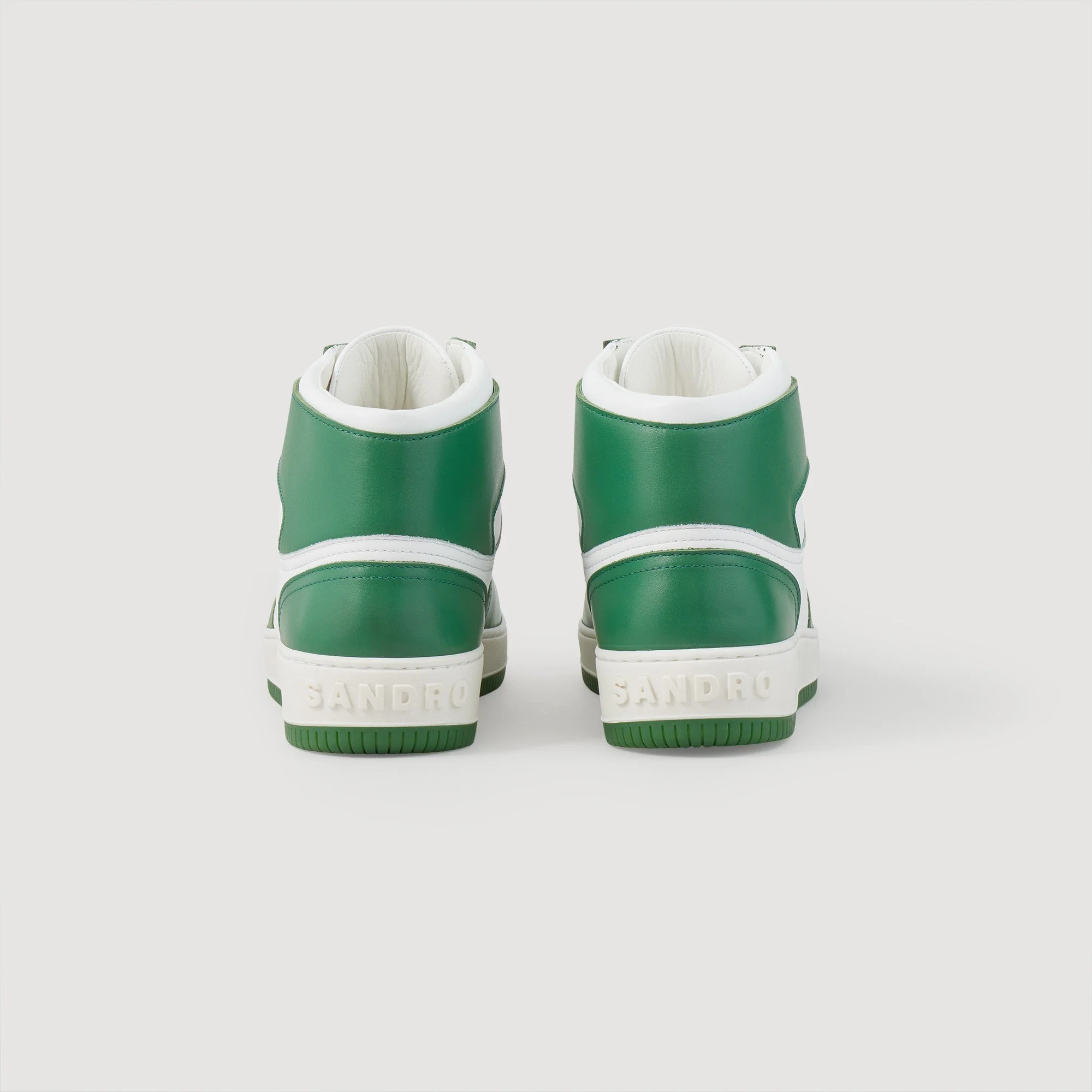 Sneakers altas de pie - Imagen 3