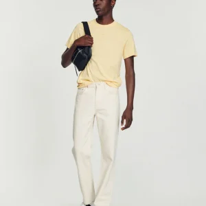 Camiseta con logotipo bordado